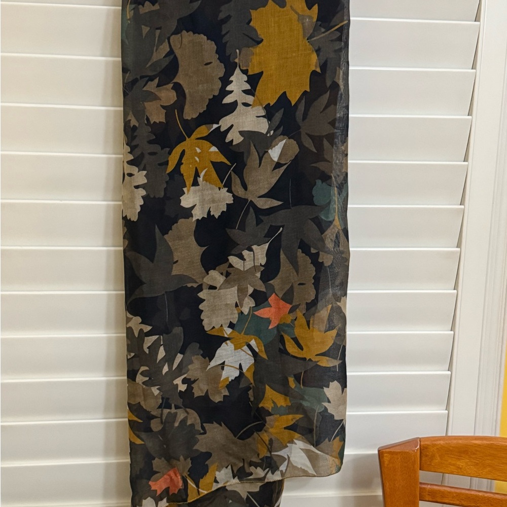 GANZ Multicolor Leaf Pattern Scarf - Picture 2 of 2